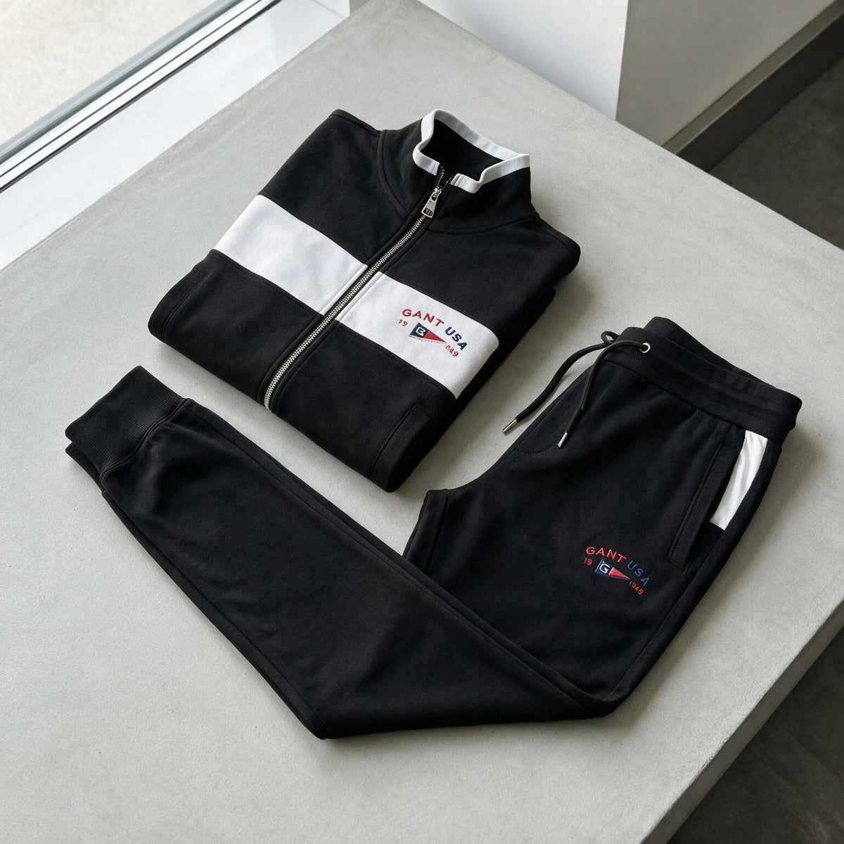G . a . n . t  Training Suit