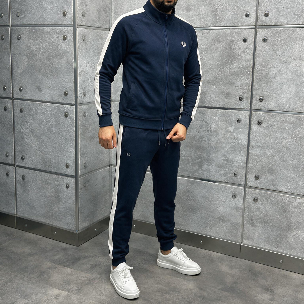 F . r . e . d  P . e . r . r . y  Training Suit