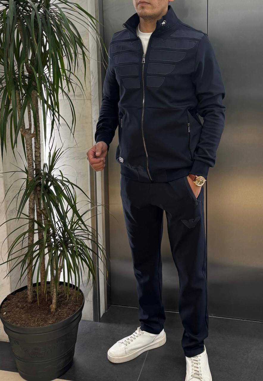 A.Eagle Training Suit